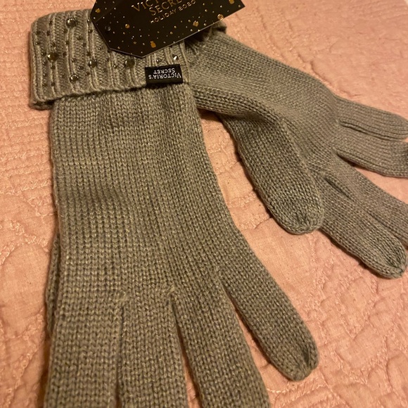 NWT VS Gloves - Picture 2 of 4